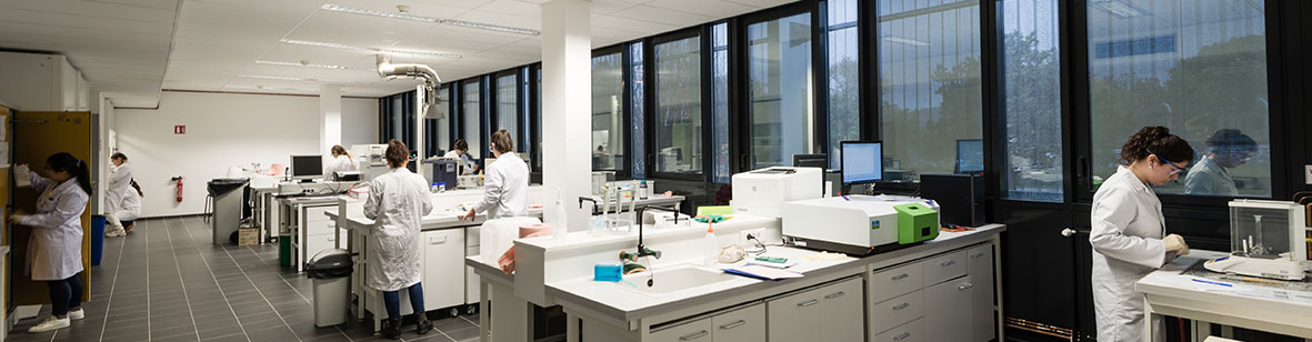 Travaux pratiques en chimie analytique – Carrousel